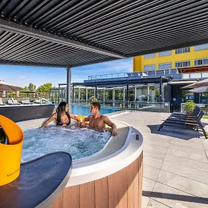 *** Otel Aura Design & Garden Pool Çek Cumhuriyeti